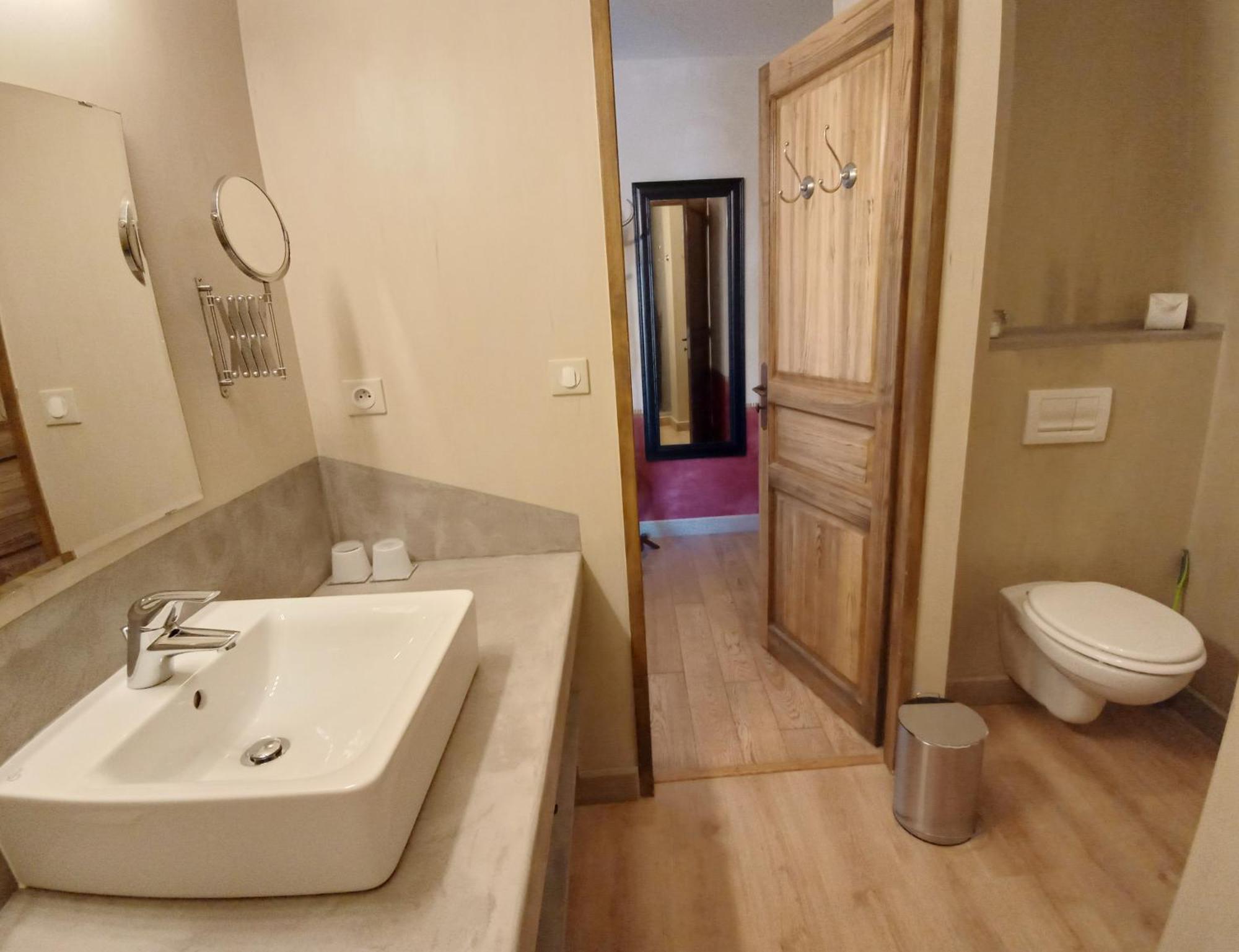 Des Lits Sur La Place Herepian Ngoại thất bức ảnh